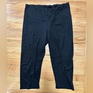 Kindred Bravely Black Capri Leggings